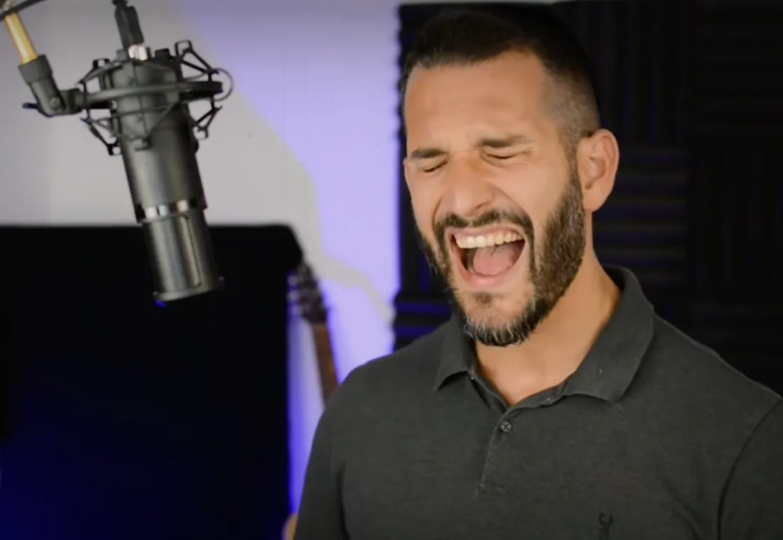 Adam Mishan singing with full power at AM Vocal Studios